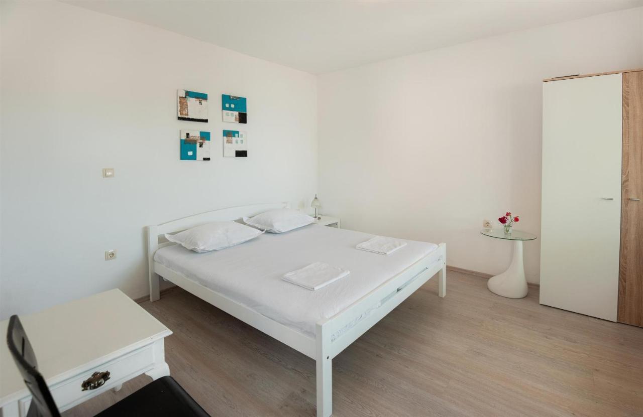 Apartments Antonija Omiš Eksteriør billede